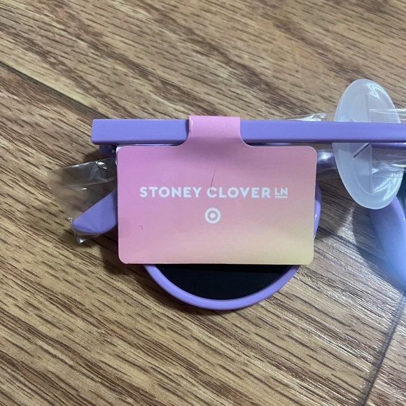 NEW Stoney Clover Lane Sunglasses - Picture 3 of 3